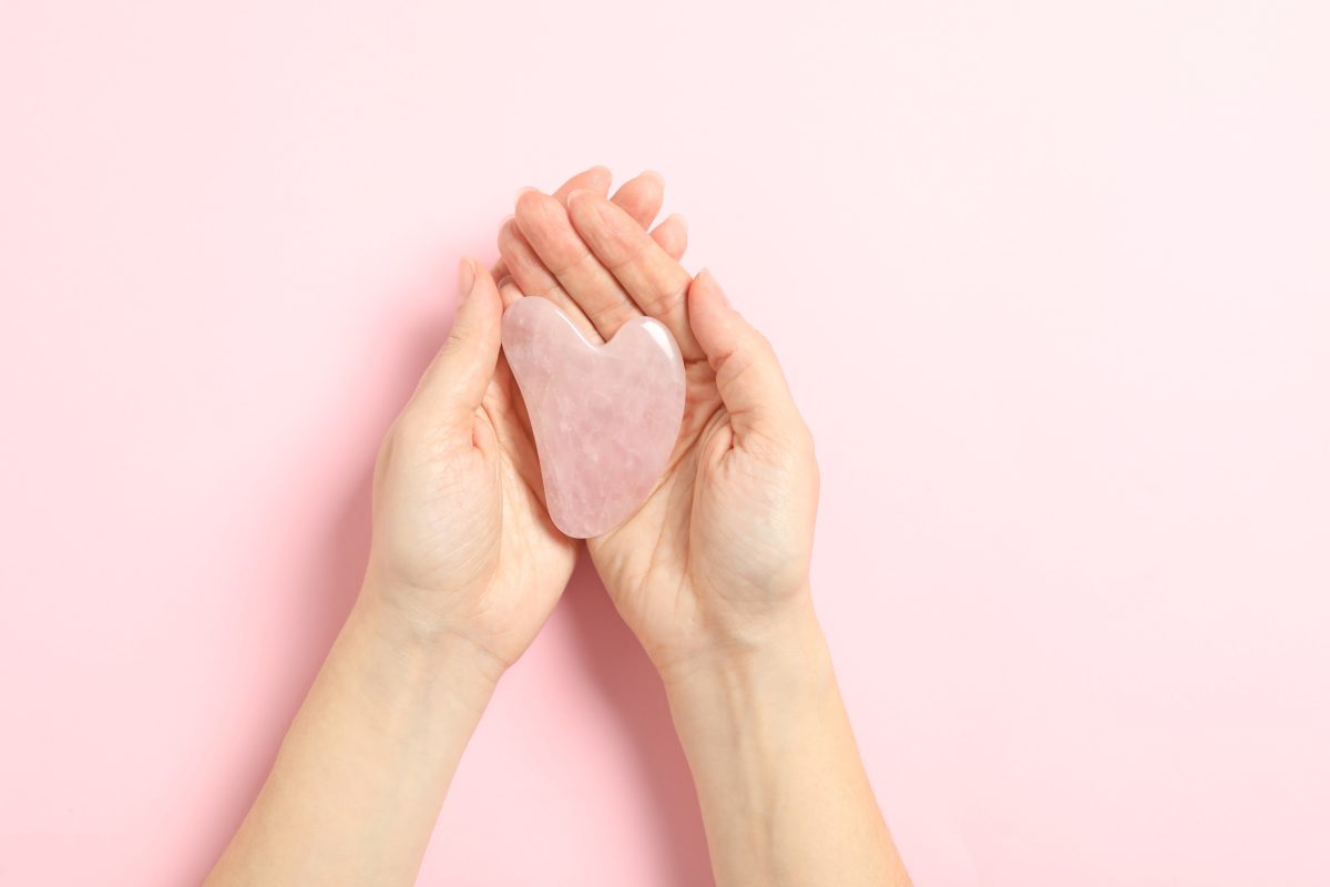 How can rose quartz crystal help improve your love life?